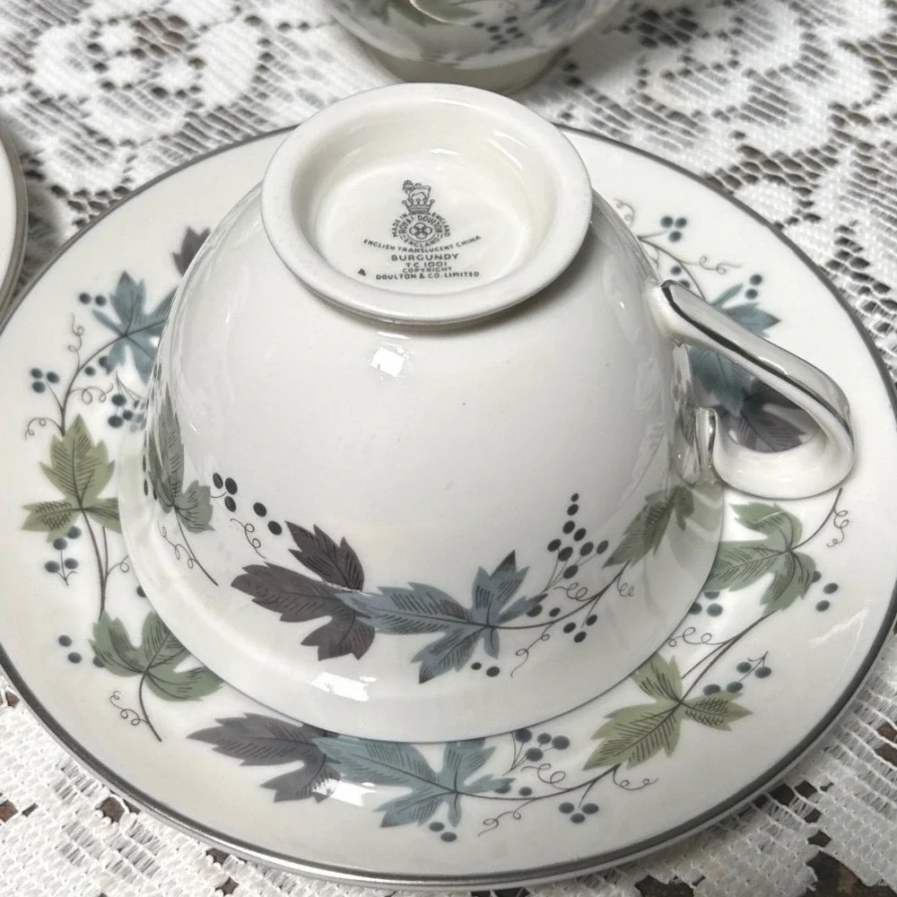 Royal Doulton Burgundy 9 Tea Cups 10 Saucers TC1001 Vintage English China
